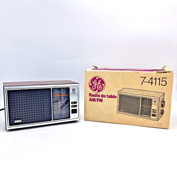 General Electric GE AM/FM Radio Model NO 7-4115B With Original Box - Picture 1 of 12